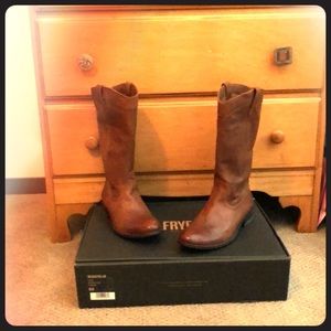 Frye Melissa Pull-on boots size 10